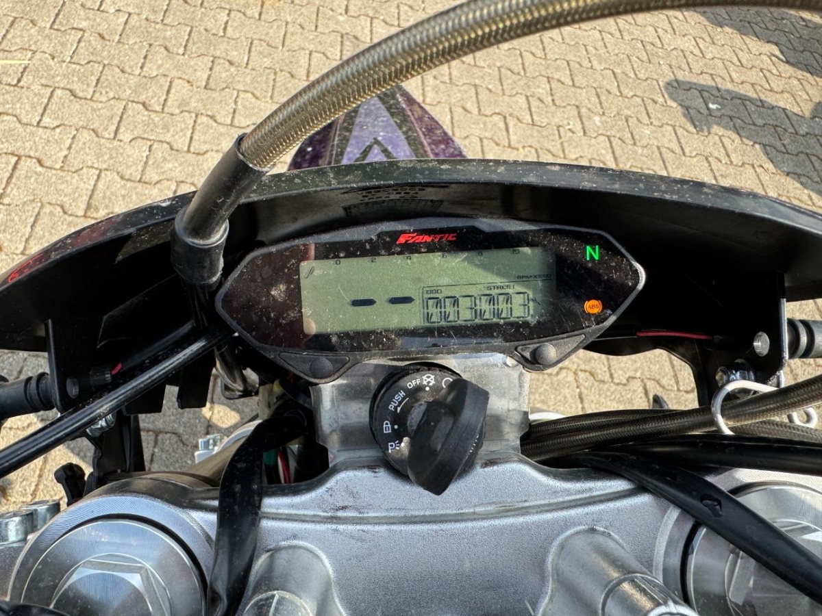 T9