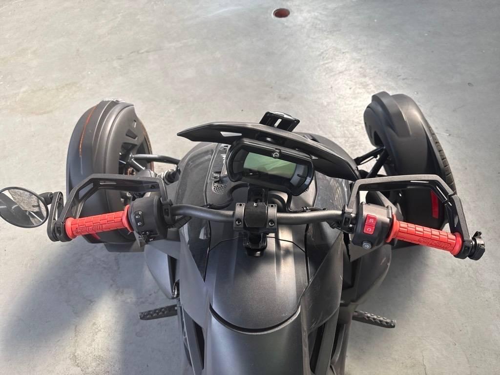 T9